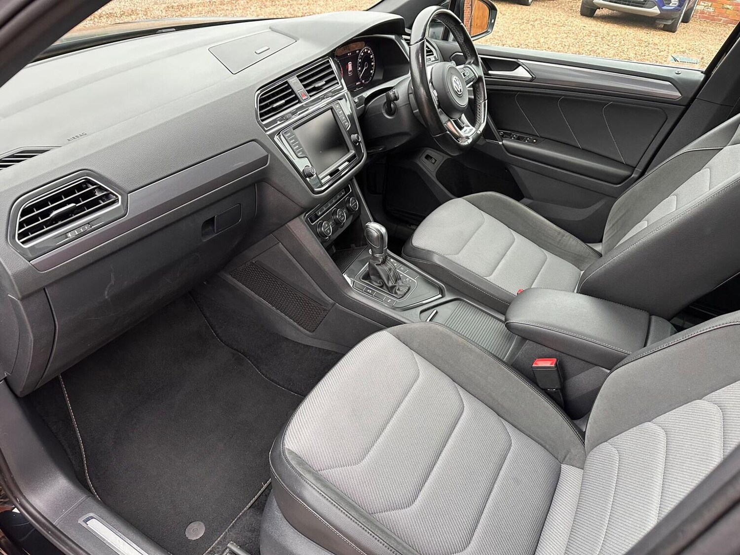 Used Volkswagen Tiguan 2017 for sale - 77638710: Photo 11