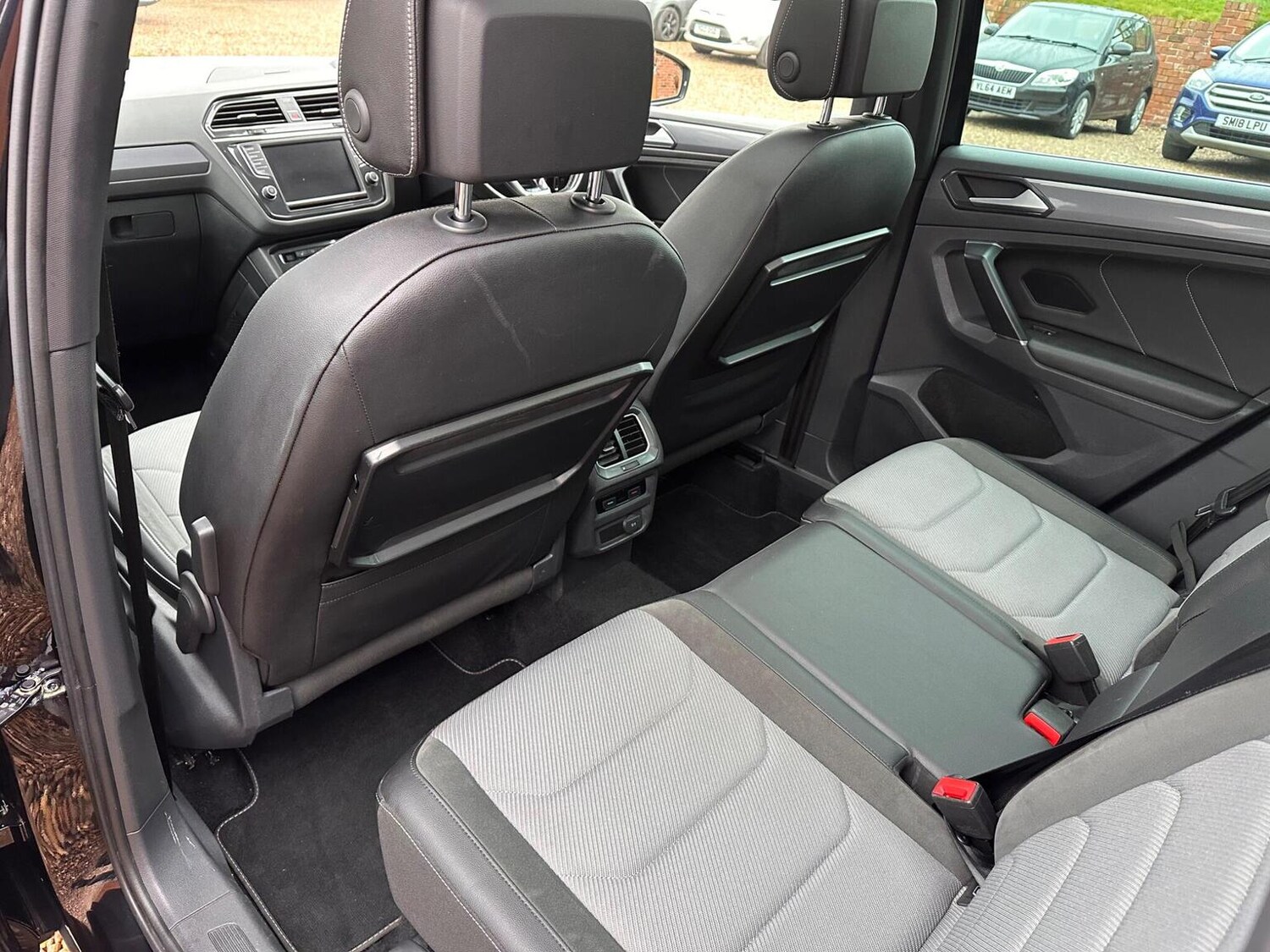 Used Volkswagen Tiguan 2017 for sale - 77638710: Photo 12