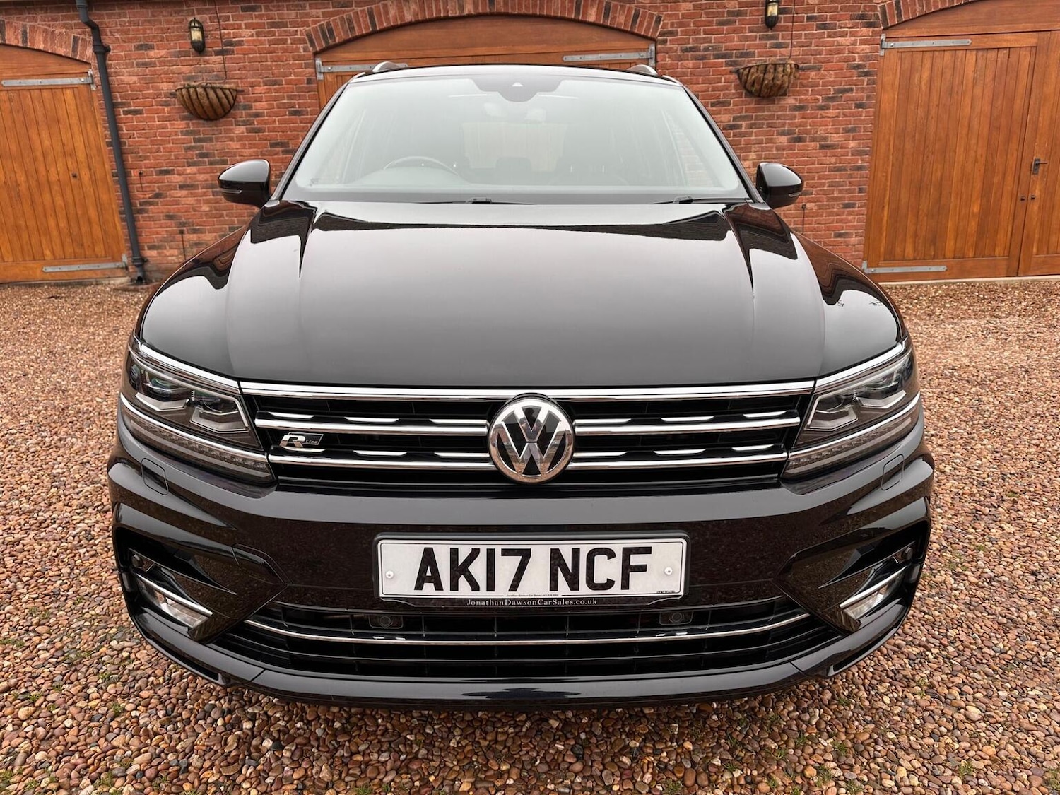 Used Volkswagen Tiguan 2017 for sale - 77638710: Photo 2