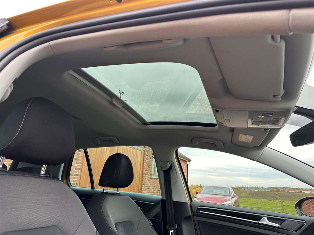 Used Volkswagen Golf 2018 for sale - 76507806: Photo 21