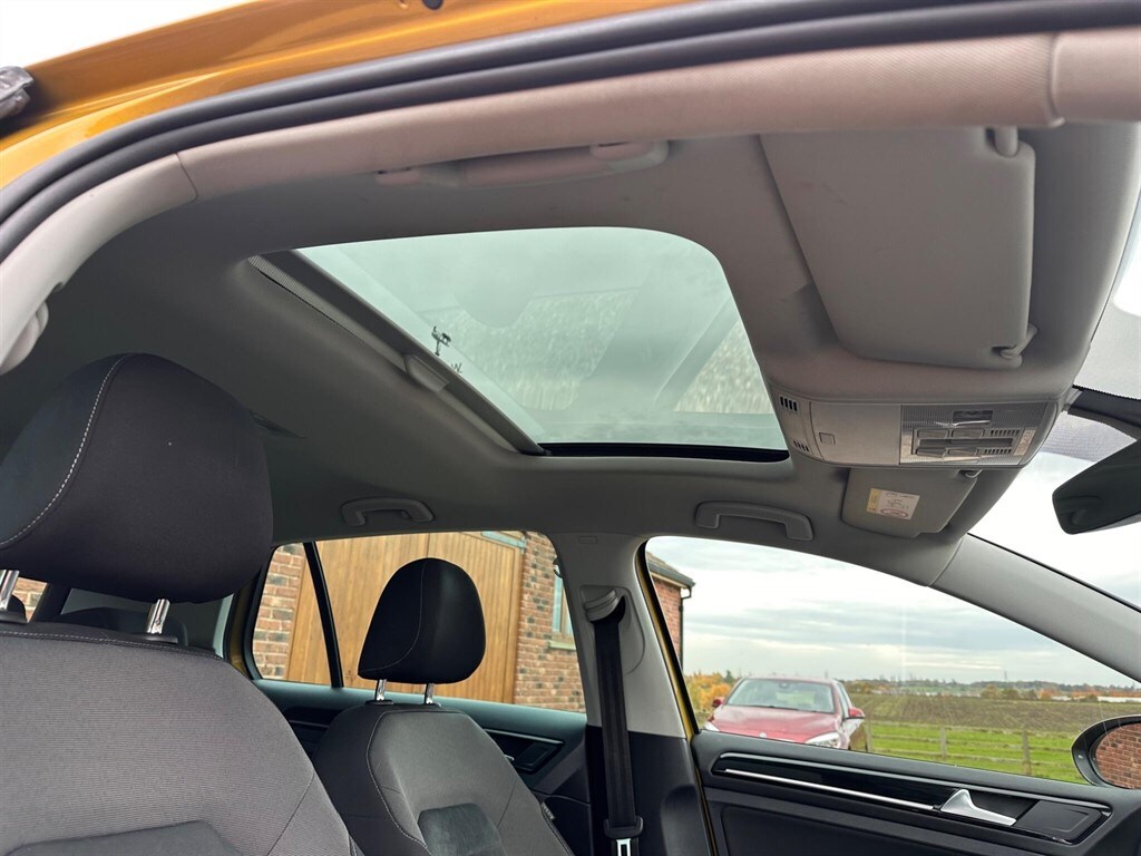 Used Volkswagen Golf 2018 for sale - 76507806: Photo 23