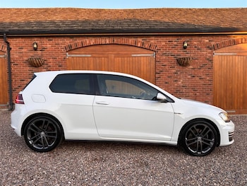 Used Volkswagen Golf 2016 for sale - 76967002: Photo