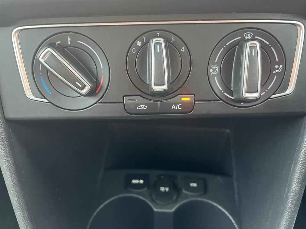 Used Volkswagen Polo 2015 for sale - 77354023: Photo 27