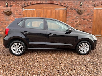 Used Volkswagen Polo 2015 for sale - 77354023: Photo