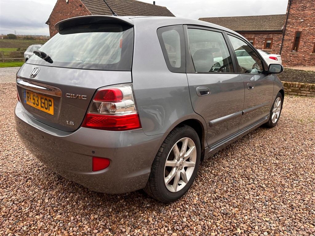 Used Honda Civic 2004 for sale - 76476283: Photo 8