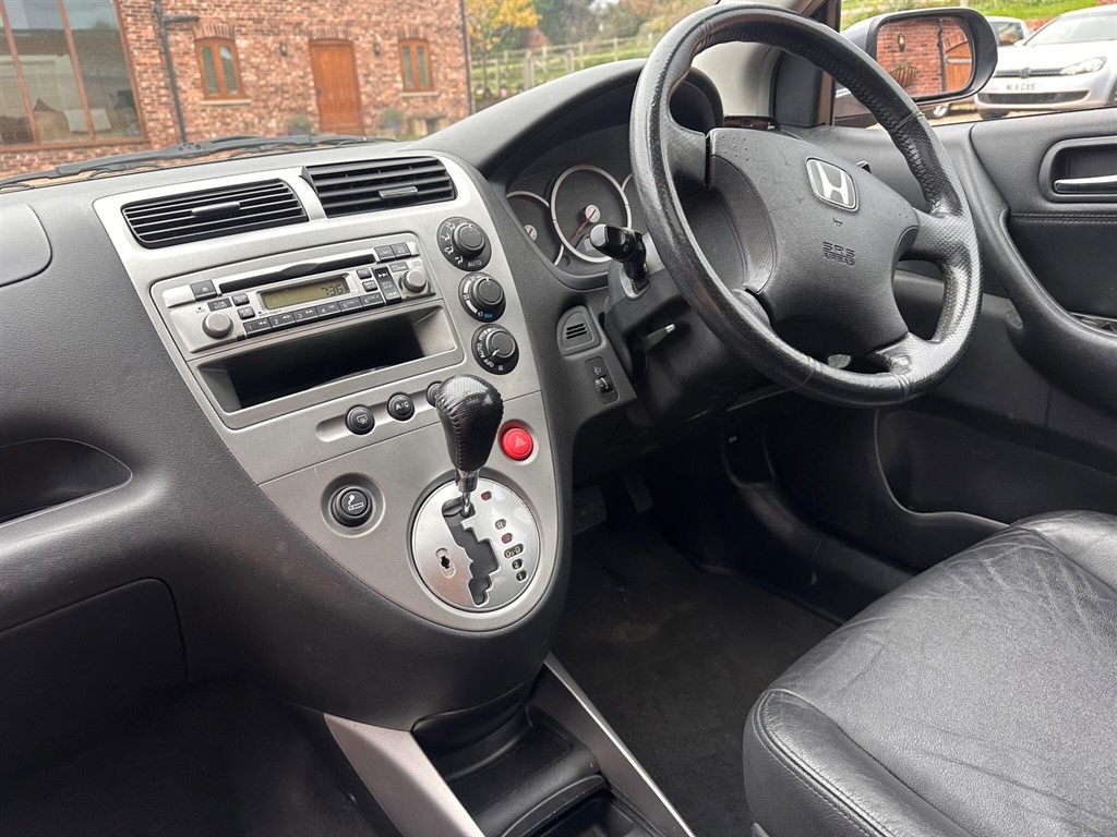 Used Honda Civic 2004 for sale - 76476283: Photo 9