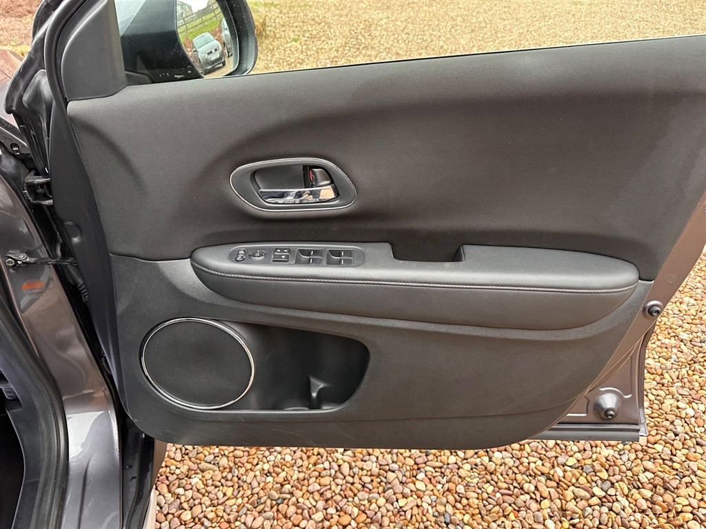 Used Honda HR-V 2015 for sale - 77326589: Photo 28