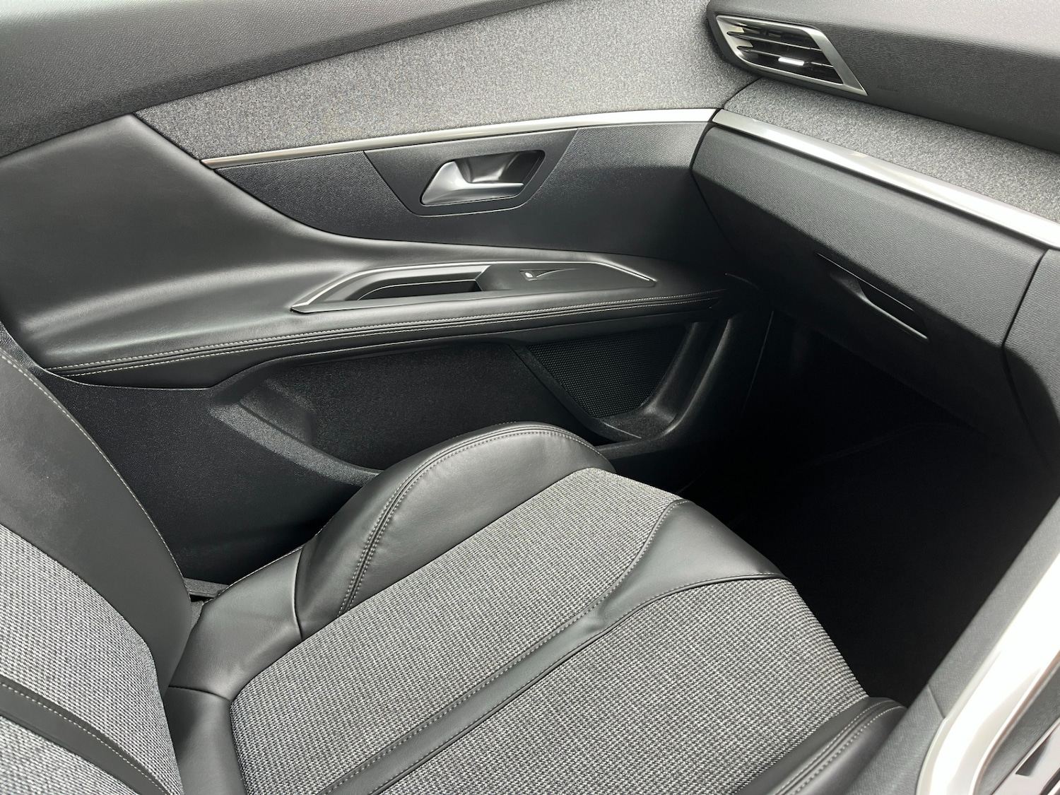 Used Peugeot 3008 2018 for sale - 76705715: Photo 4