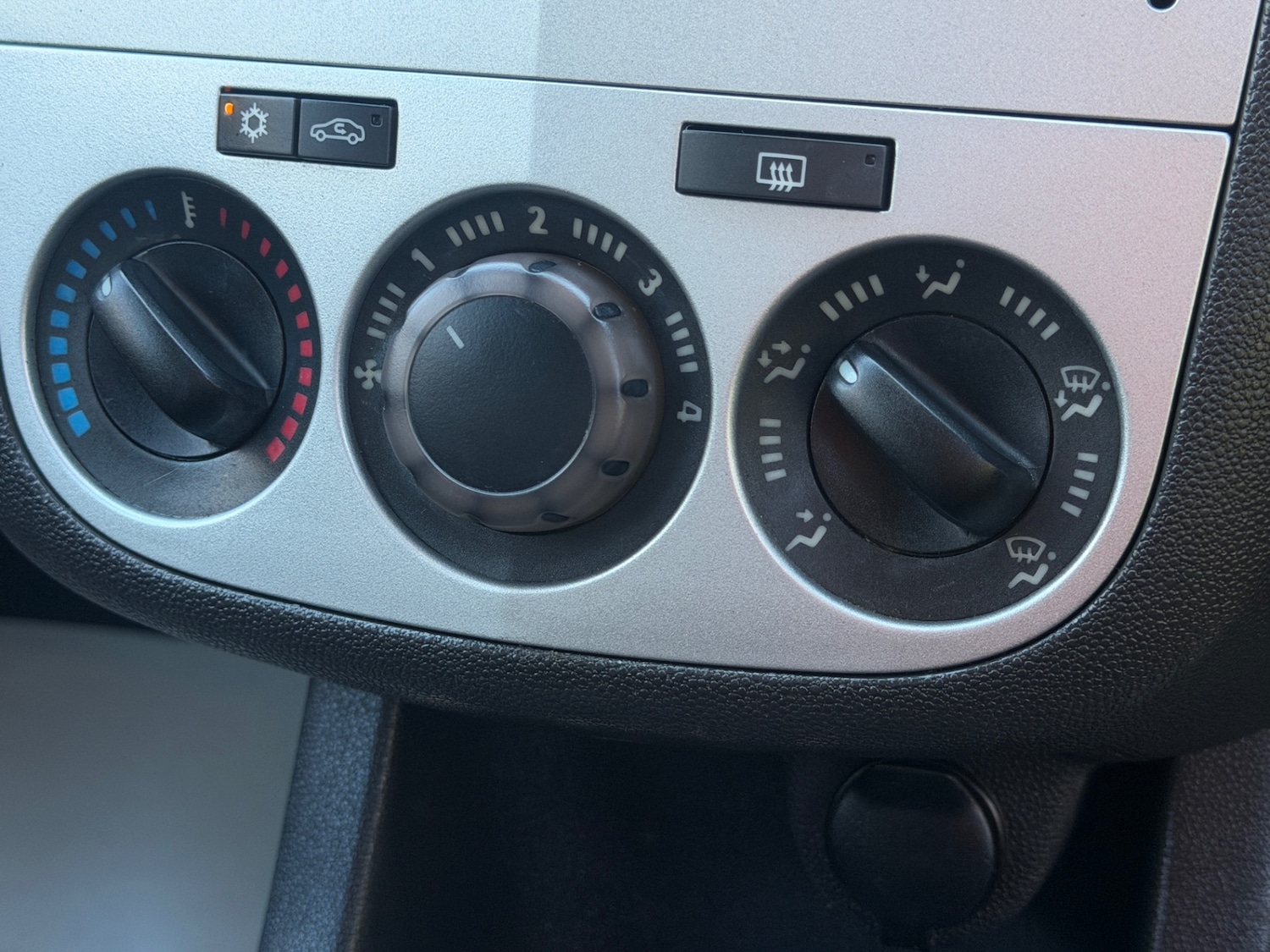 Used Vauxhall Corsa 2009 for sale - 77432901: Photo 35