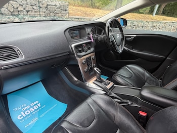 Used Volvo V40 2015 for sale - 79406038: Photo