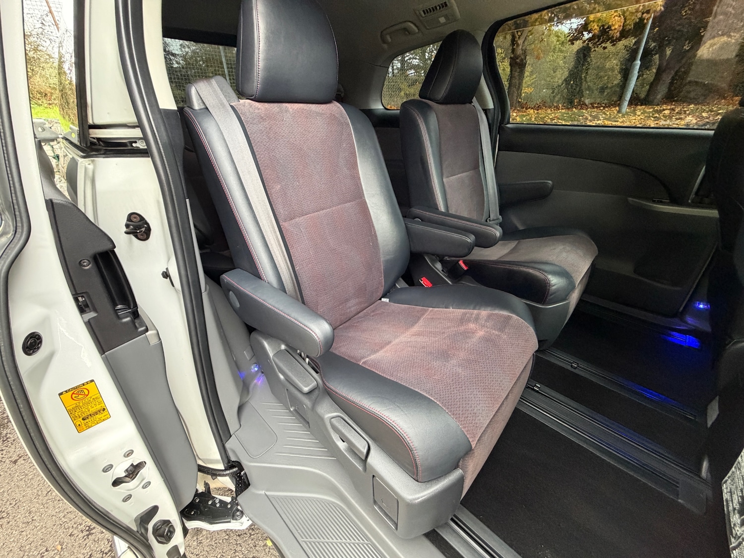 Used Toyota Estima 2023 for sale - 76353720: Photo 43