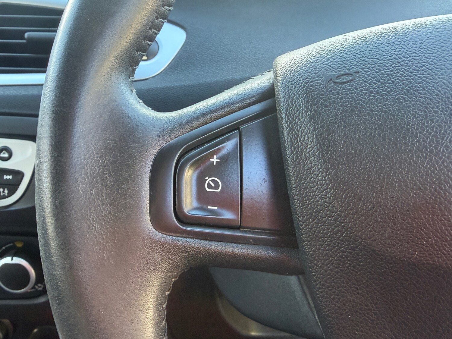 Used Renault Grand Scenic 2010 for sale - 77432266: Photo 39