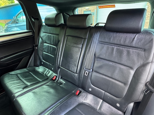 Used Volkswagen Touareg 2015 for sale - 76207621: Photo 9