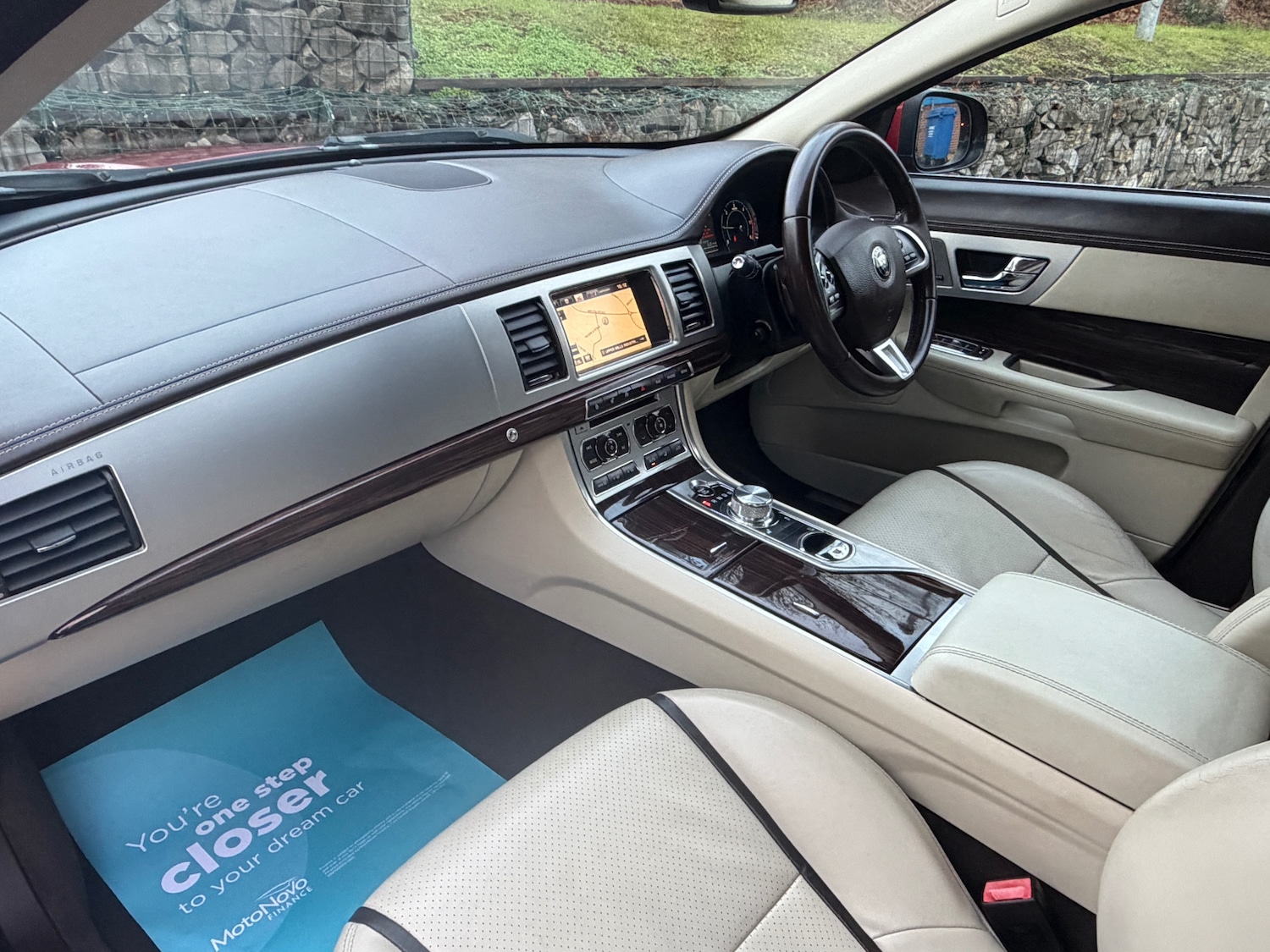 Used Jaguar XF 2015 for sale - 76894488: Photo 2