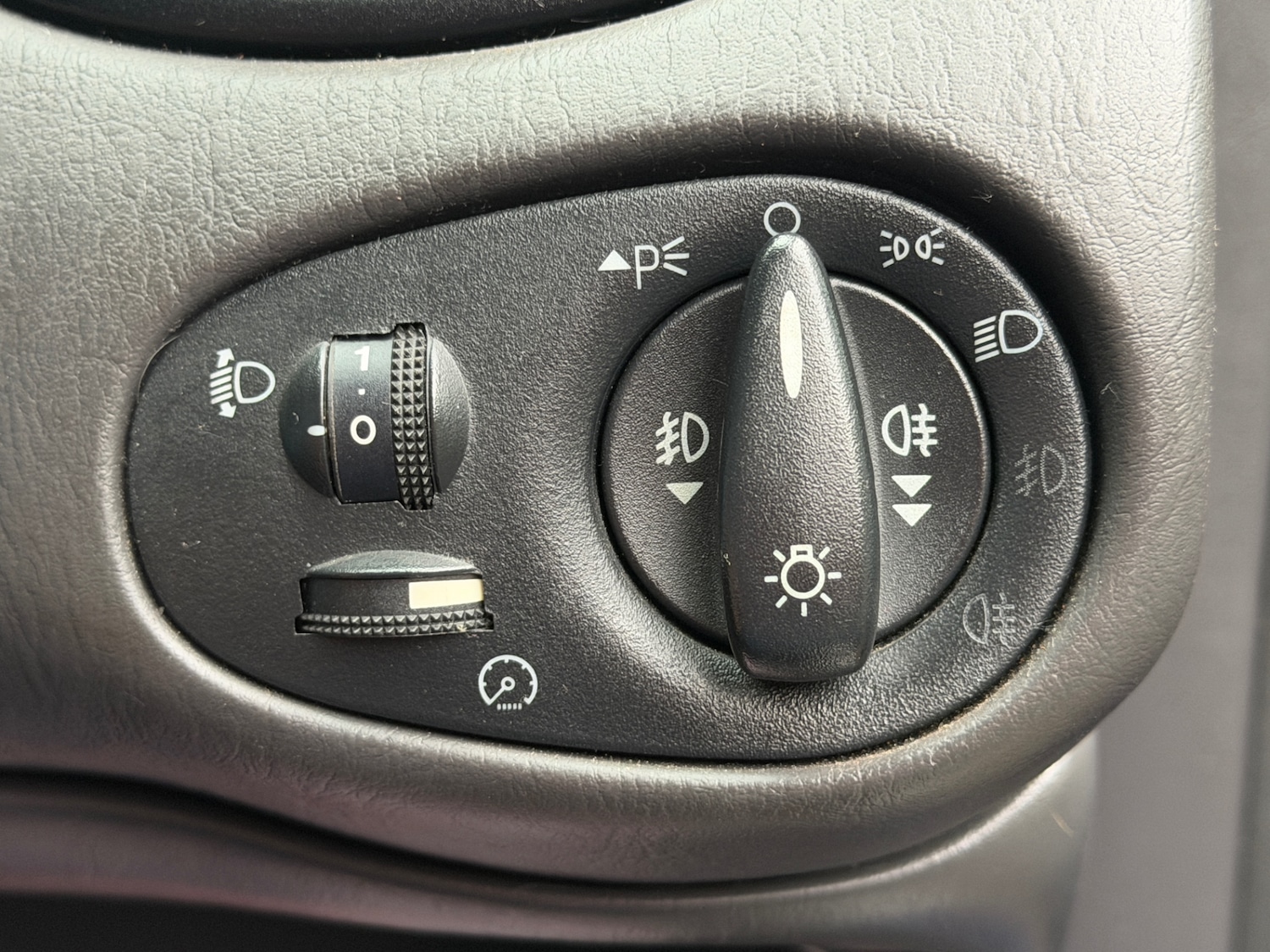 Used Ford Focus 2003 for sale - 77790228: Photo 34