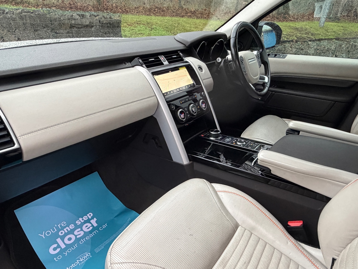 Used Land Rover Discovery 2017 for sale - 76897293: Photo 2