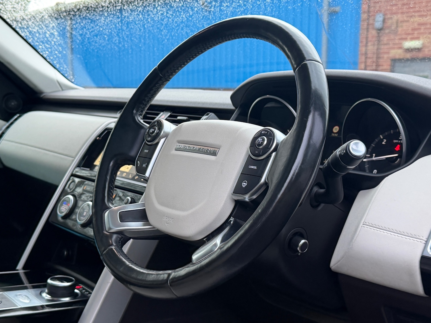 Used Land Rover Discovery 2017 for sale - 76897293: Photo 30