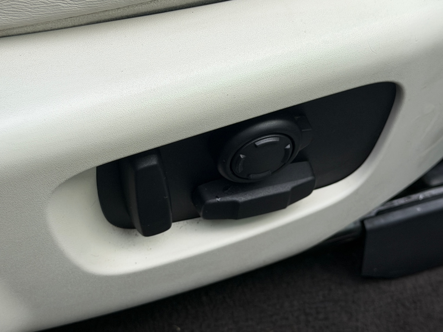 Used Land Rover Discovery 2017 for sale - 76897293: Photo 49