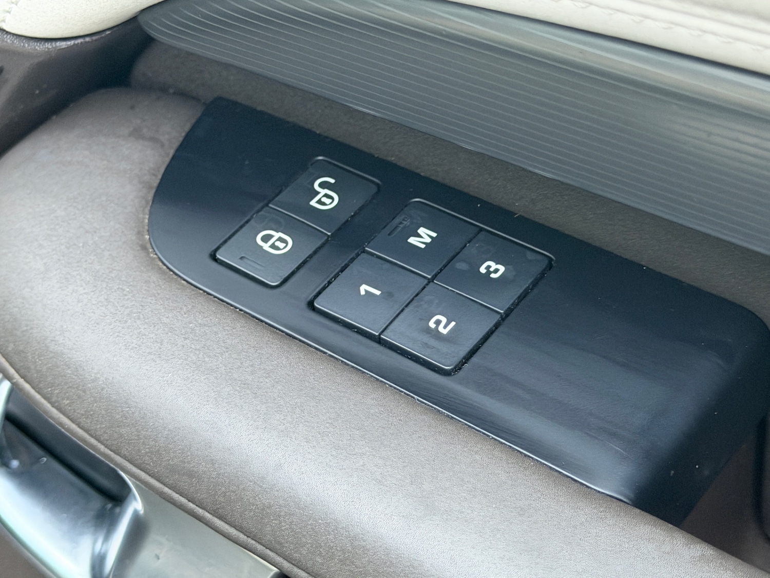 Used Land Rover Discovery 2017 for sale - 76897293: Photo 50