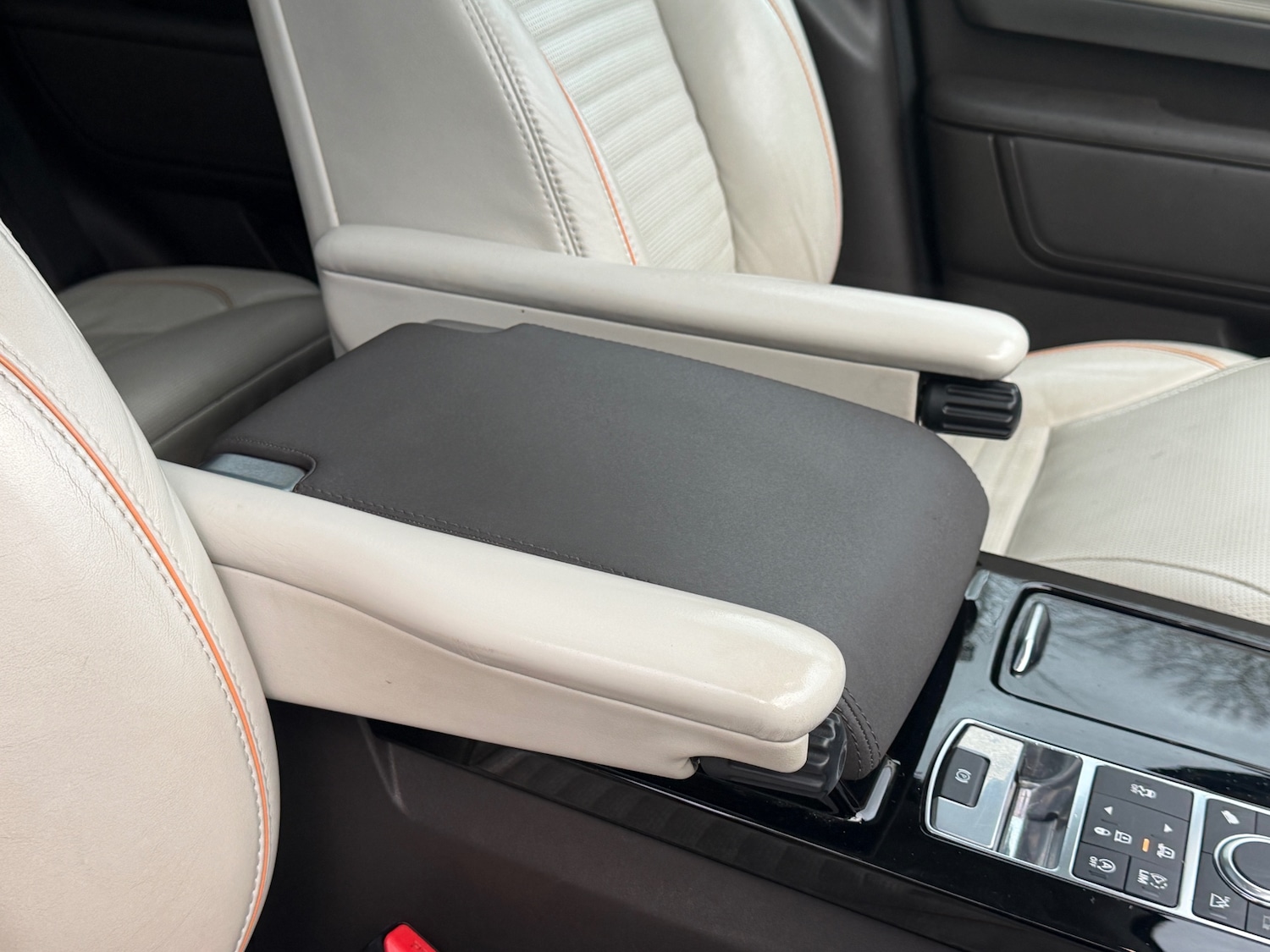 Used Land Rover Discovery 2017 for sale - 76897293: Photo 54