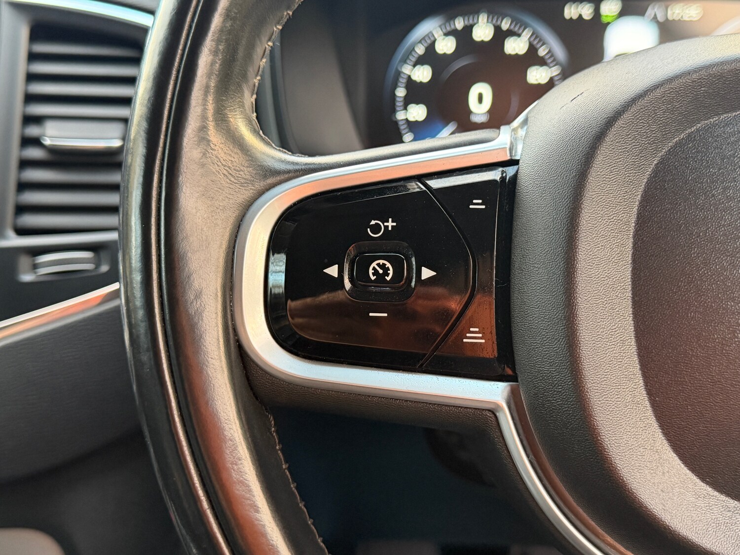 Used Volvo XC90 2016 for sale - 77846078: Photo 42