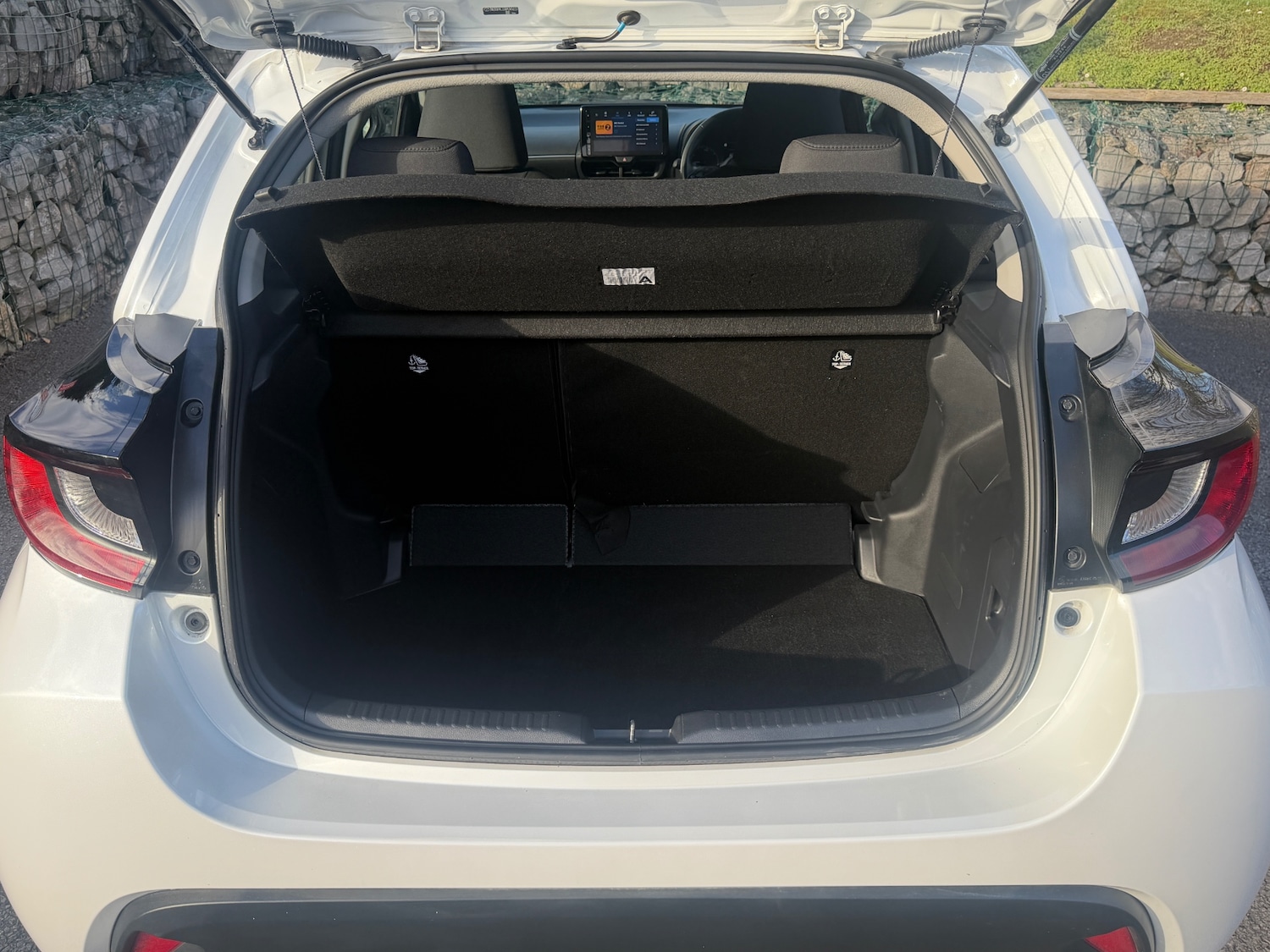 Used Mazda Mazda2 HYBRID 2024 for sale - 77845453: Photo 16