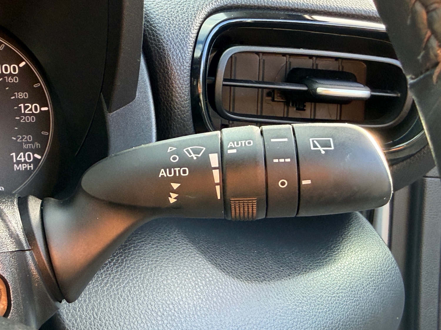 Used Mazda Mazda2 HYBRID 2024 for sale - 77845453: Photo 35