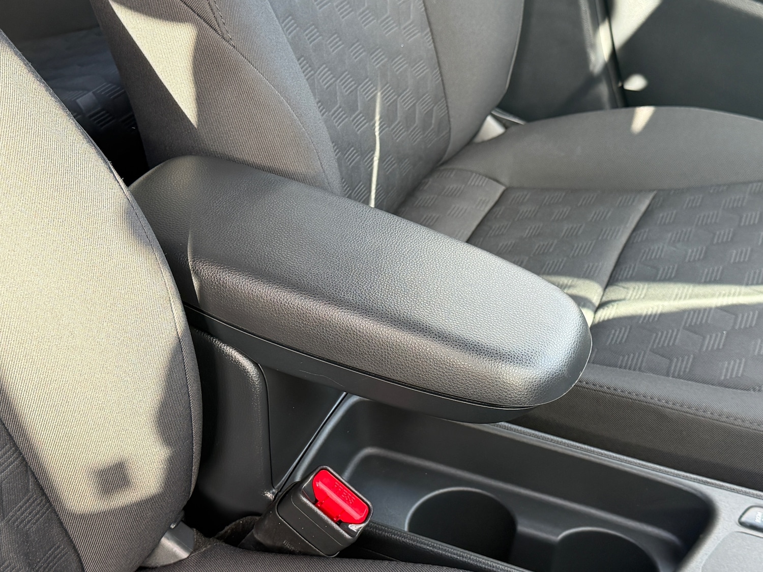 Used Mazda Mazda2 HYBRID 2024 for sale - 77845453: Photo 40