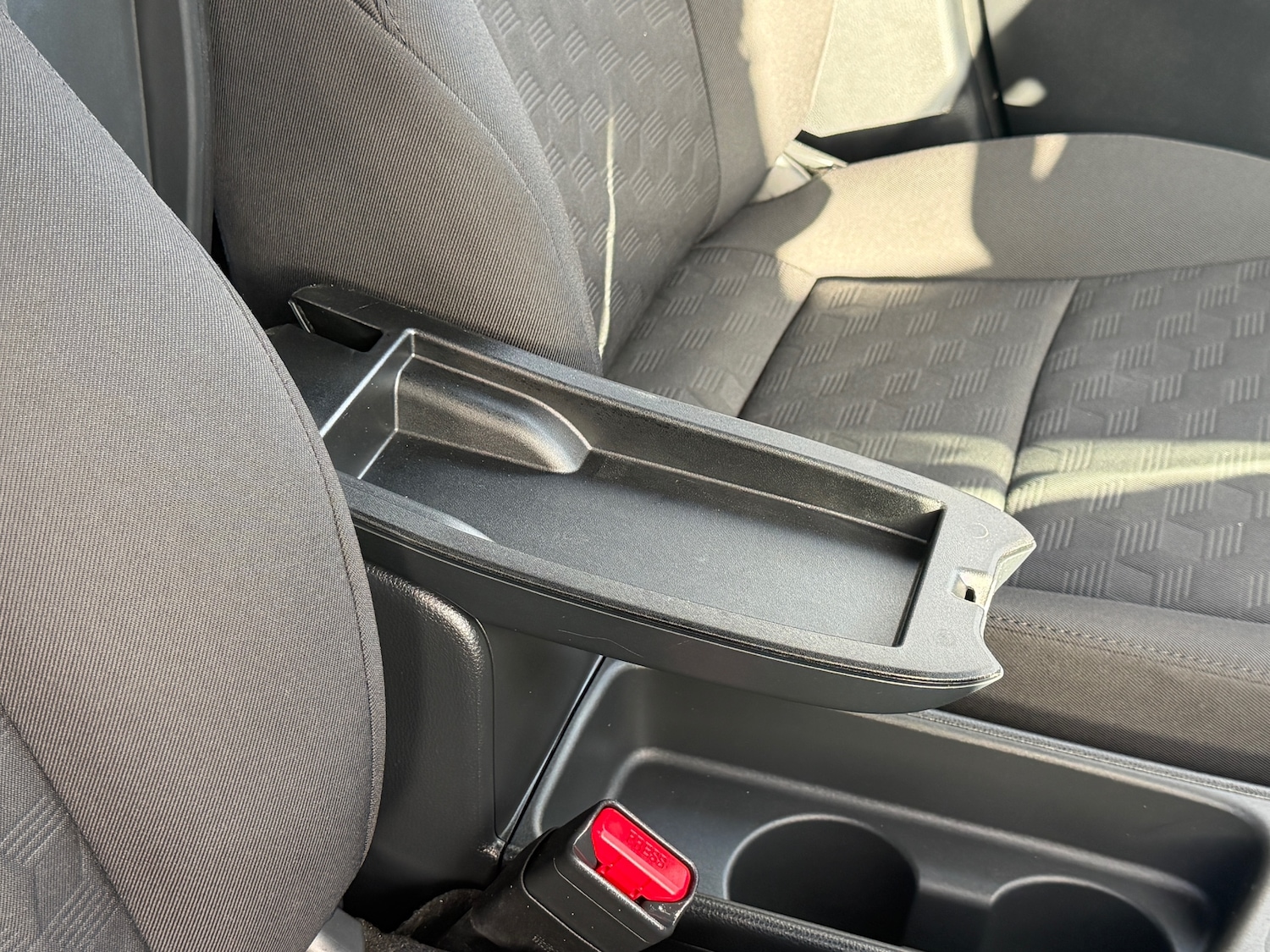 Used Mazda Mazda2 HYBRID 2024 for sale - 77845453: Photo 41