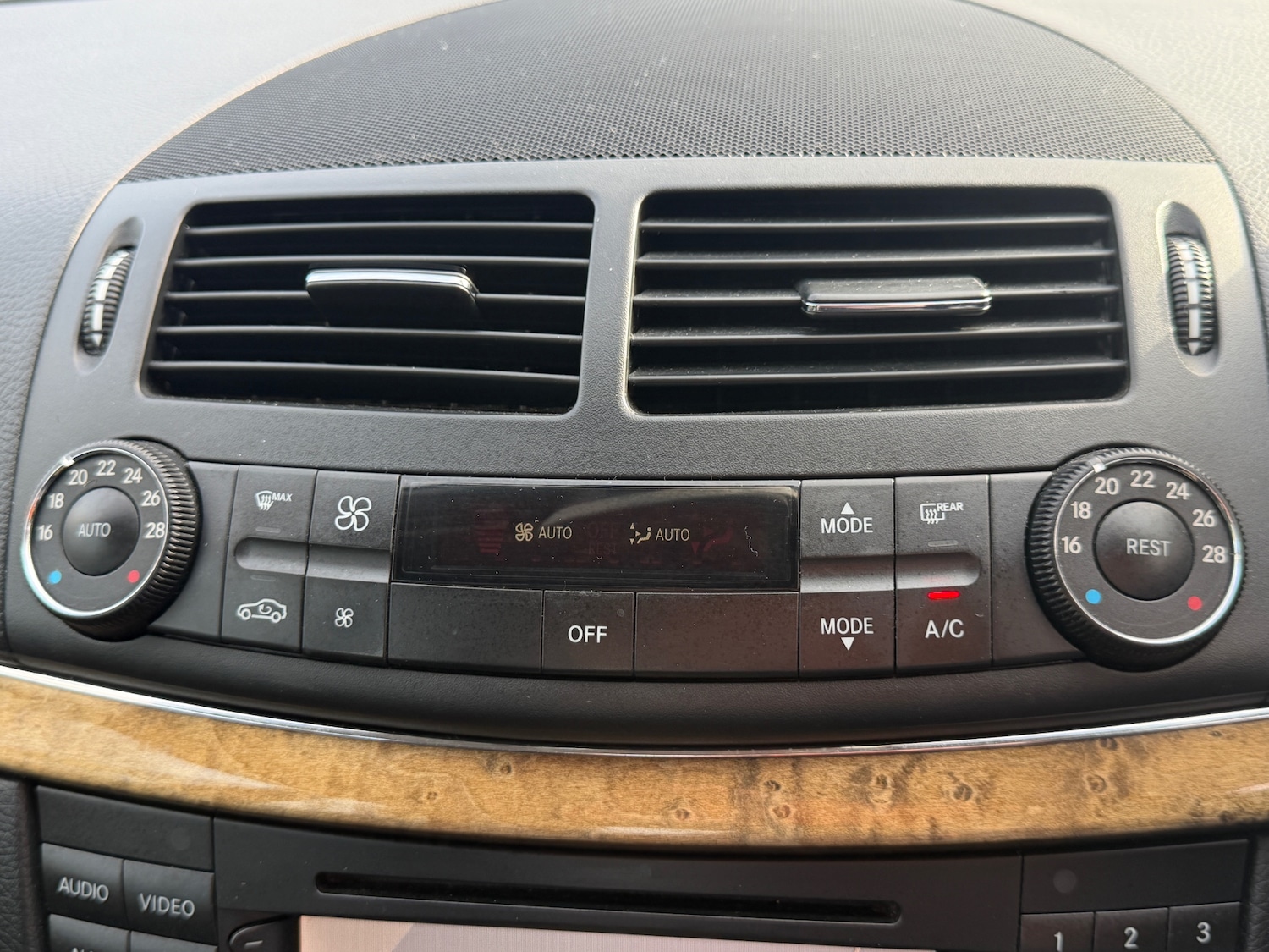 Used Mercedes-Benz E Class 2008 for sale - 78025821: Photo 30