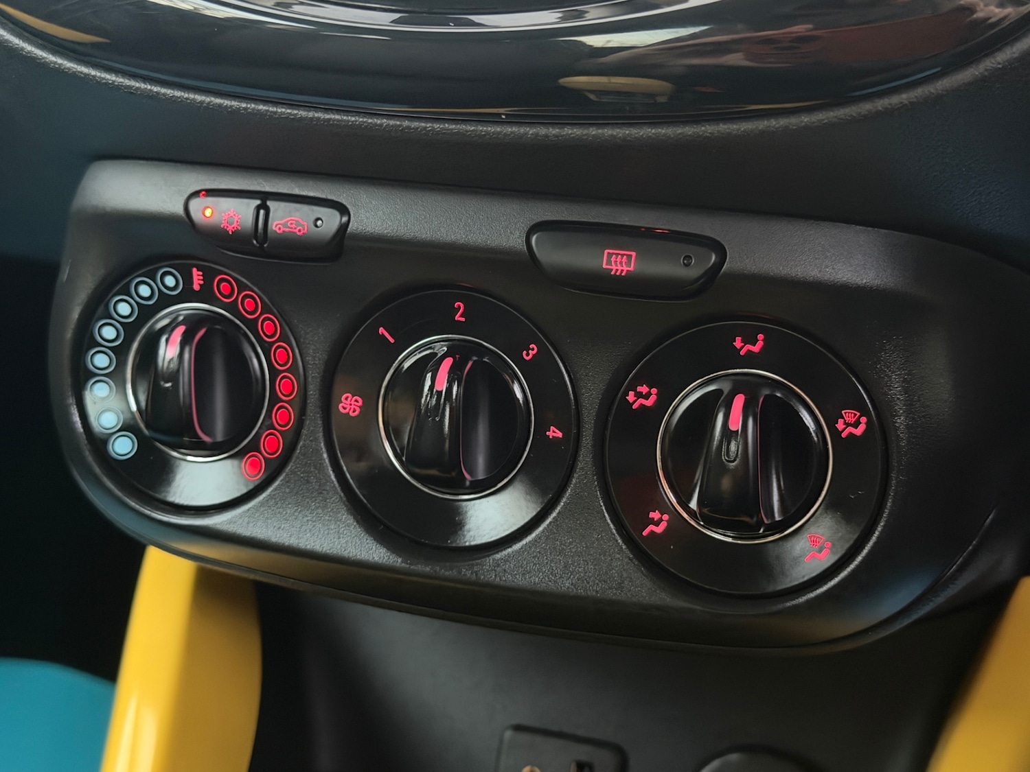 Used Vauxhall ADAM 2014 for sale - 76918231: Photo 31