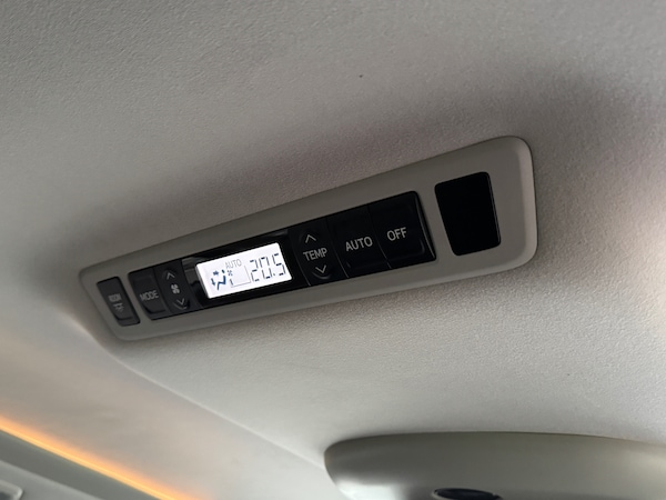 Used Toyota Vellfire 2023 for sale - 76222934: Photo 43