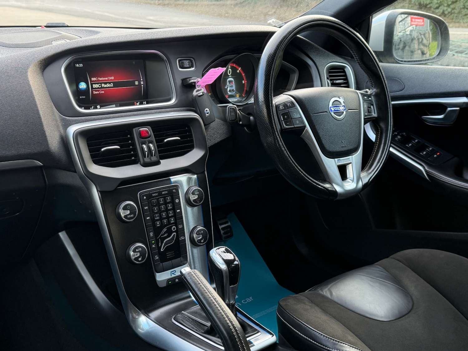 Used Volvo V40 2015 for sale - 78031107: Photo 28