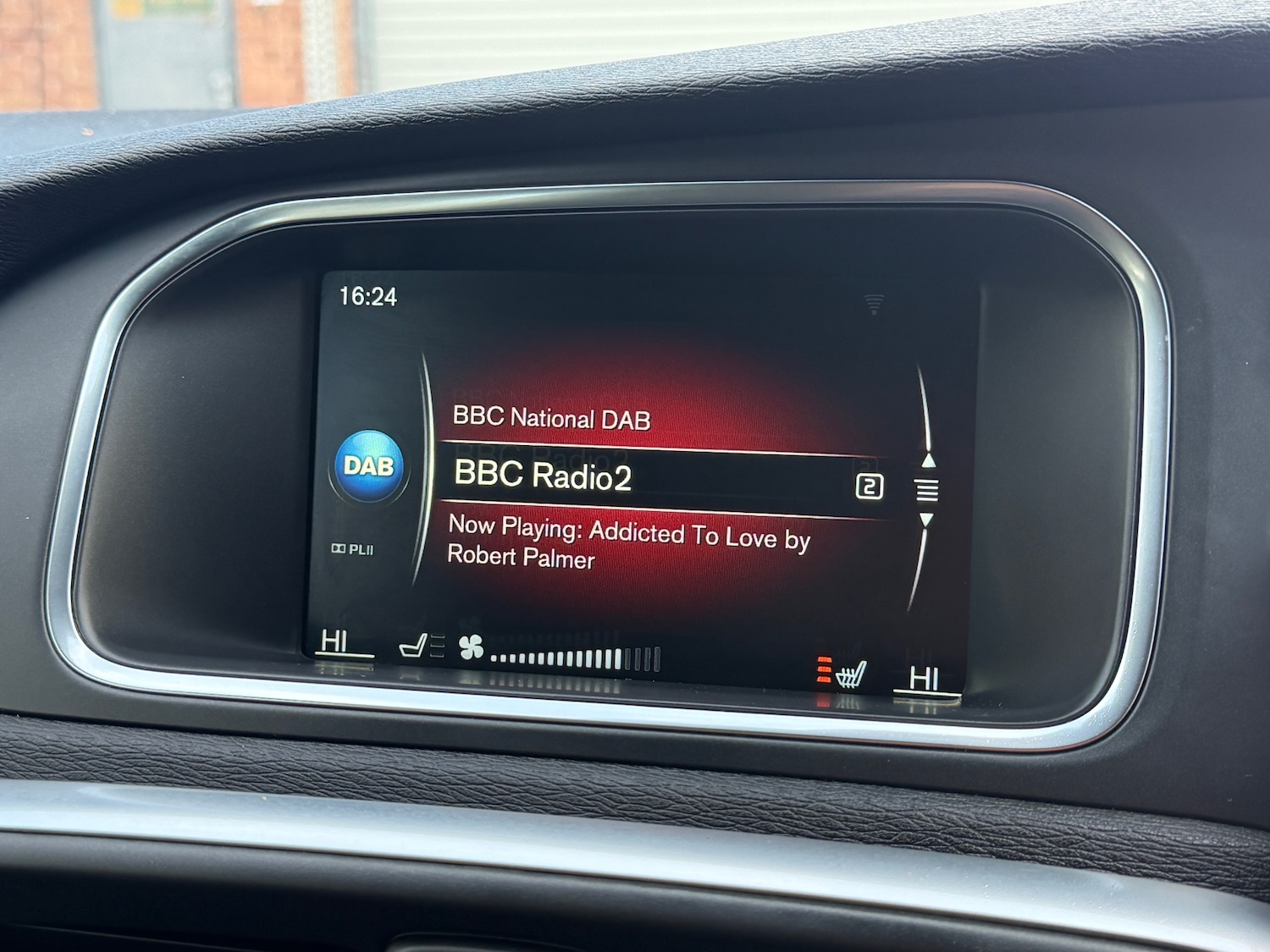 Used Volvo V40 2015 for sale - 78031107: Photo 30