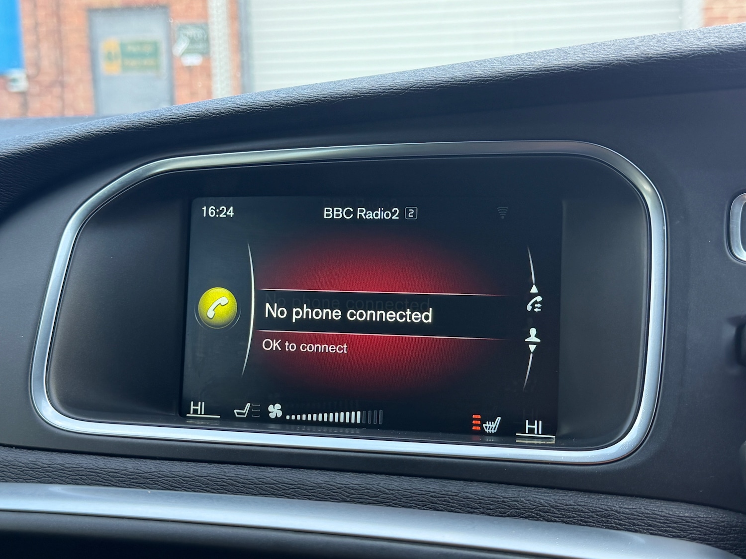 Used Volvo V40 2015 for sale - 78031107: Photo 31