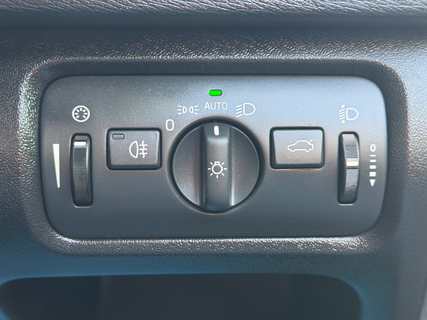 Used Volvo V40 2015 for sale - 78031107: Photo 36