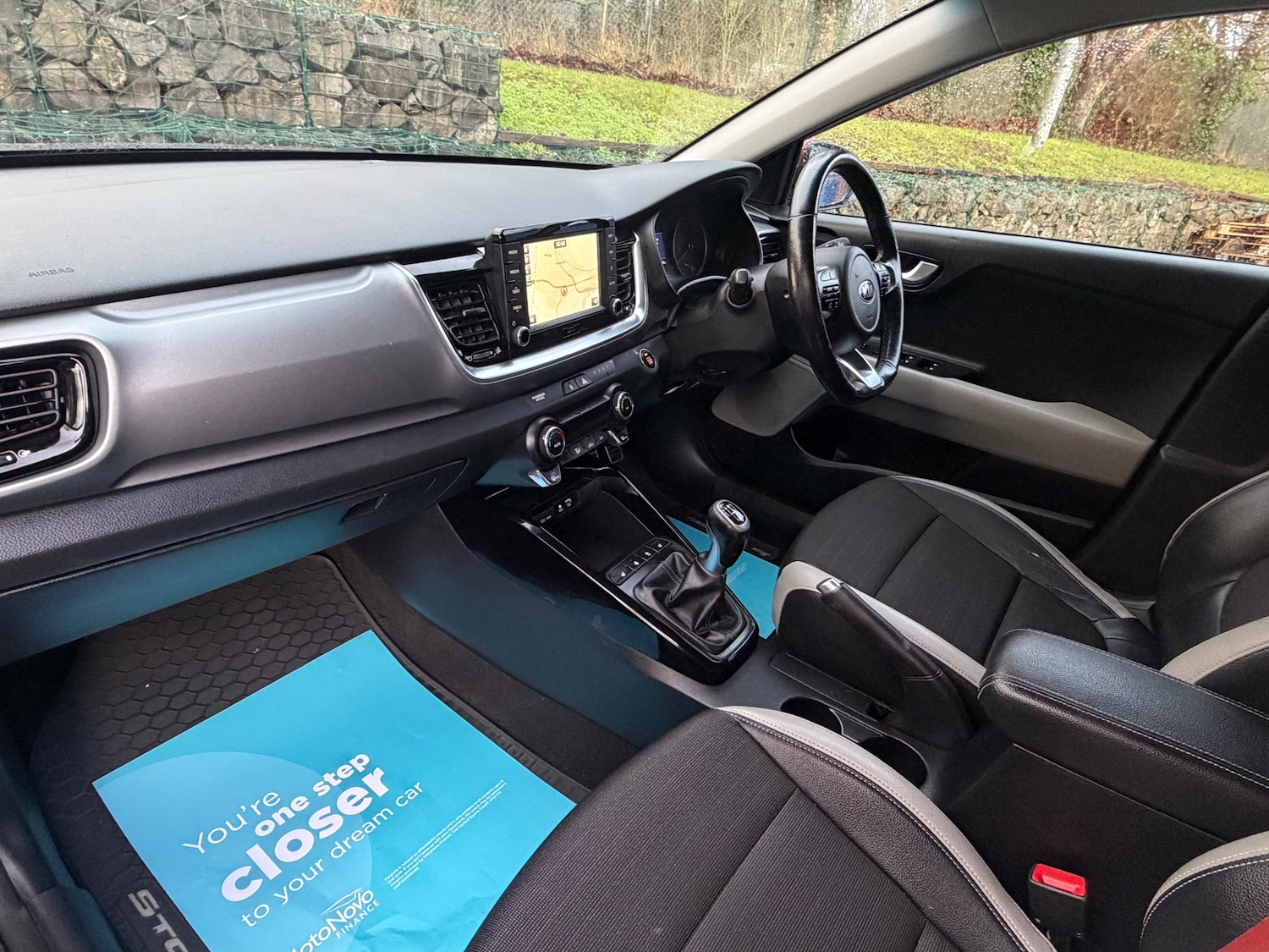 Used Kia Stonic 2018 for sale - 77653866: Photo 2