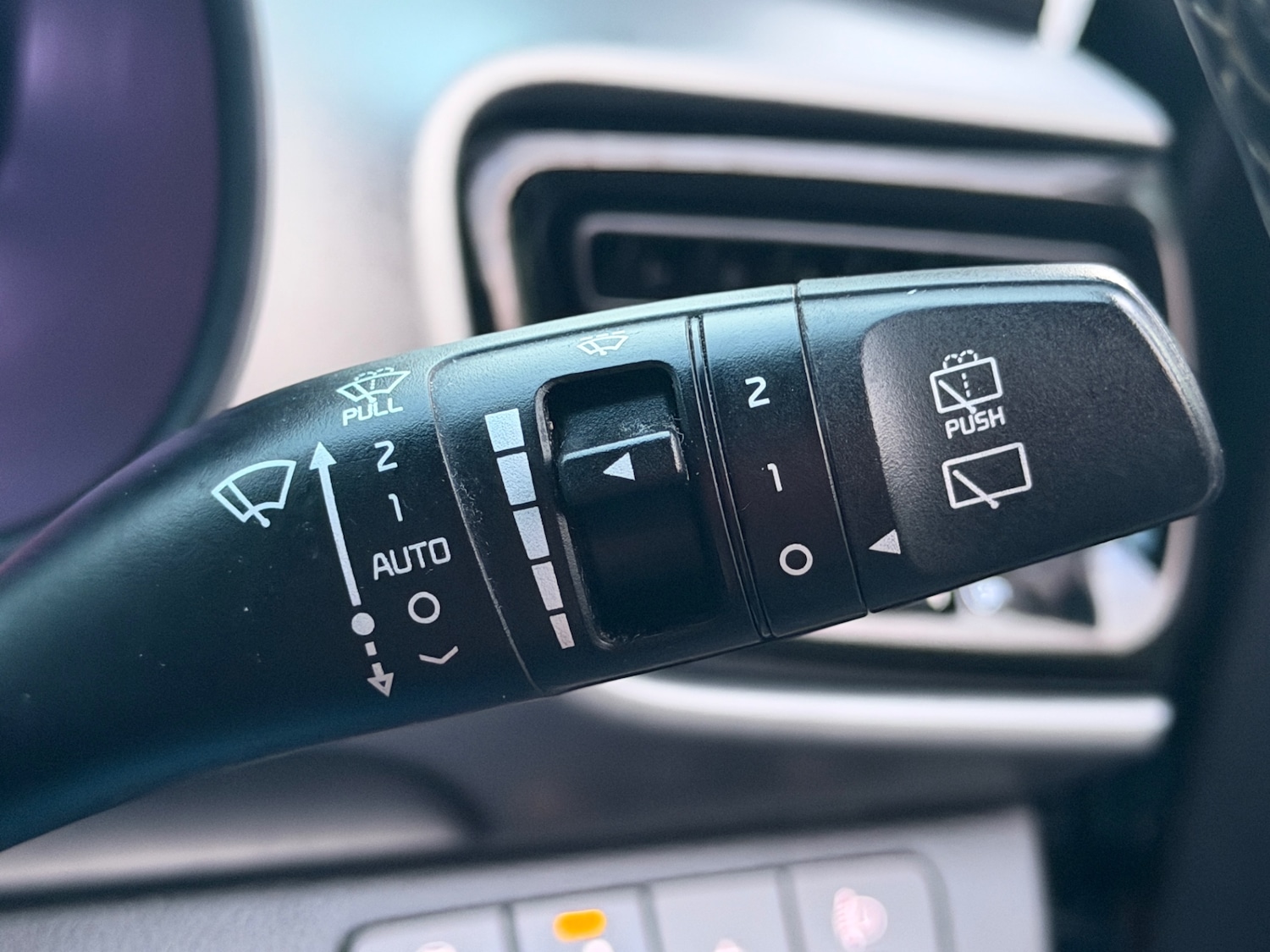 Used Kia Stonic 2018 for sale - 77653866: Photo 37