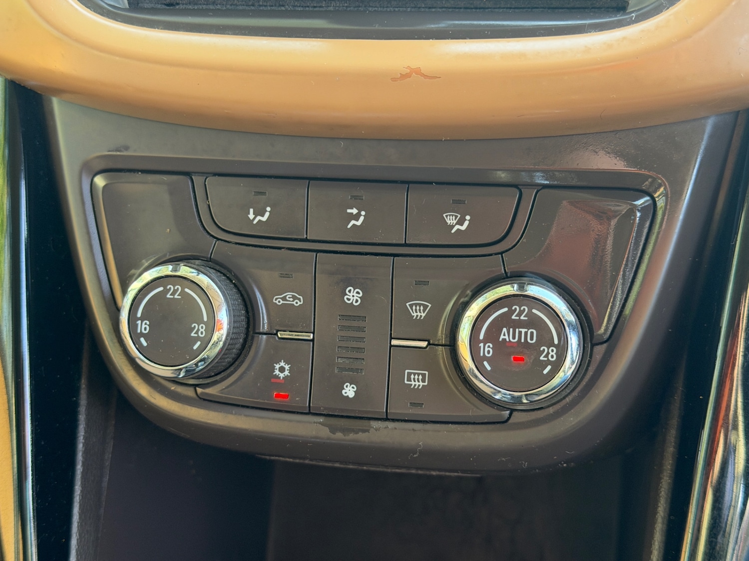 Used Vauxhall Zafira Tourer 2015 for sale - 76949419: Photo 32