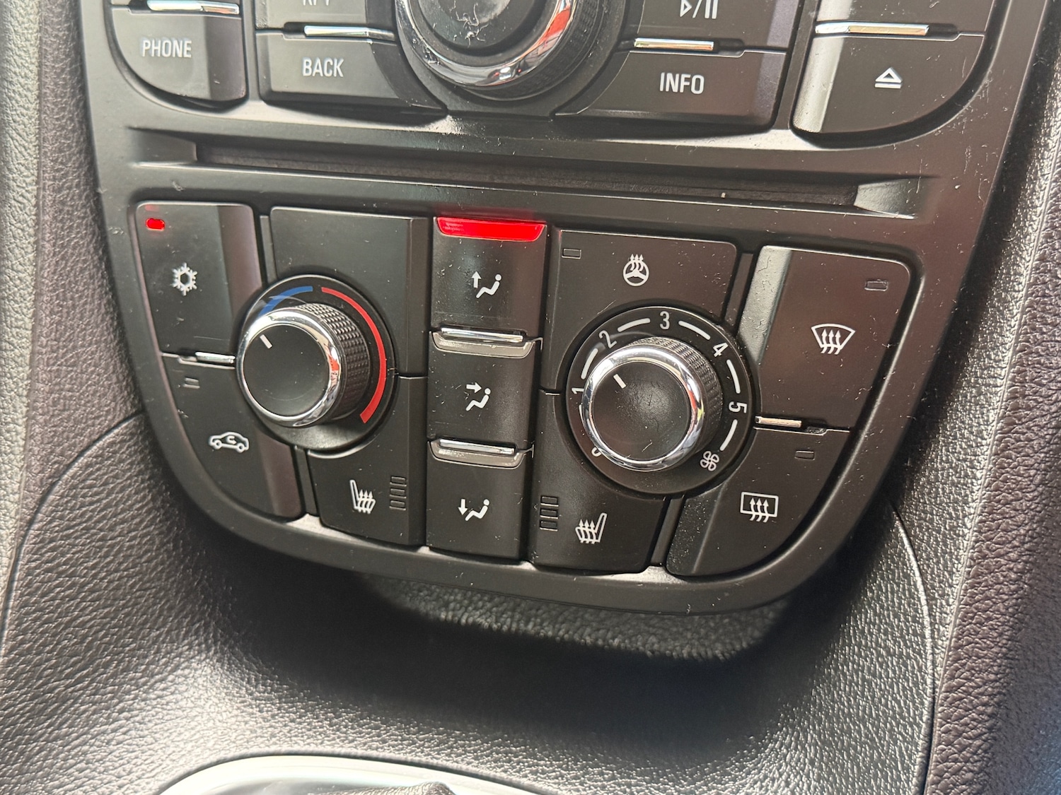 Used Vauxhall Meriva 2015 for sale - 76909031: Photo 32