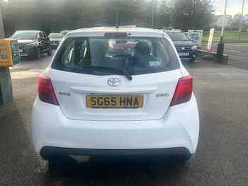 Used Toyota Yaris 2015 for sale - 76312941: Photo