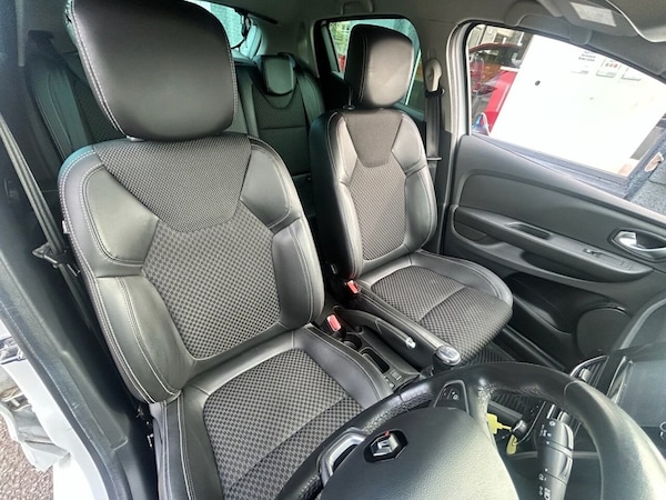 Used Renault Clio 2018 for sale - 75585133: Photo 8