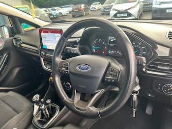 Used Ford Fiesta 2017 for sale - 76910474: Photo