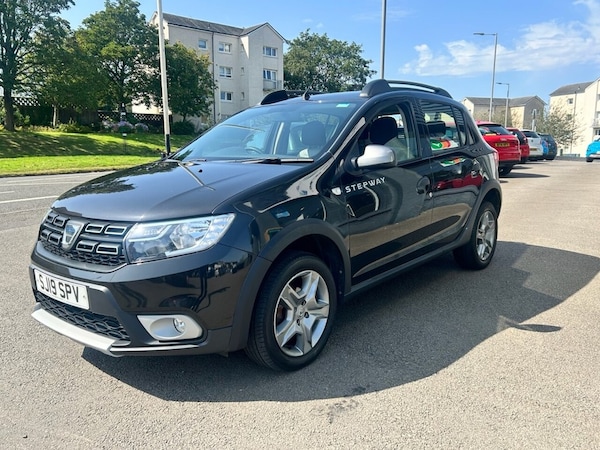 Used Dacia Sandero Stepway 2019 for sale - 75585143: Photo 2