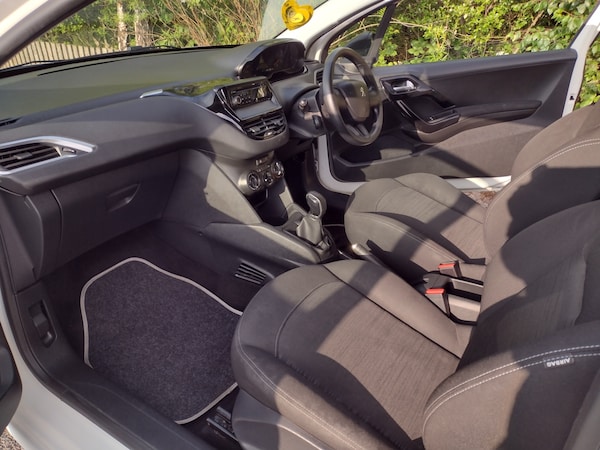 Used Peugeot 208 2014 for sale - 74157573: Photo 4
