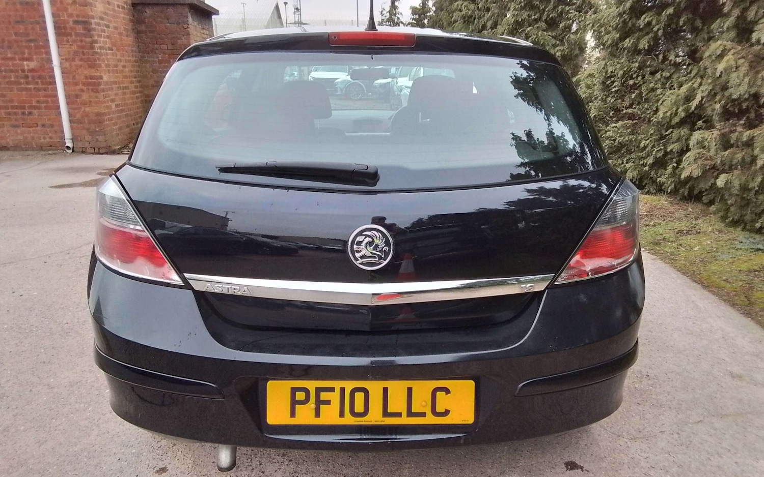Used Vauxhall Astra 2010 for sale - 77767972: Photo 2