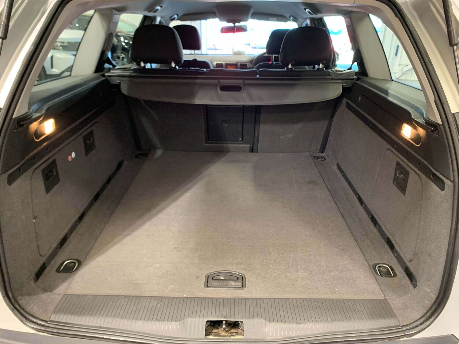 Used Vauxhall Vectra 2008 for sale - 77998438: Photo 11