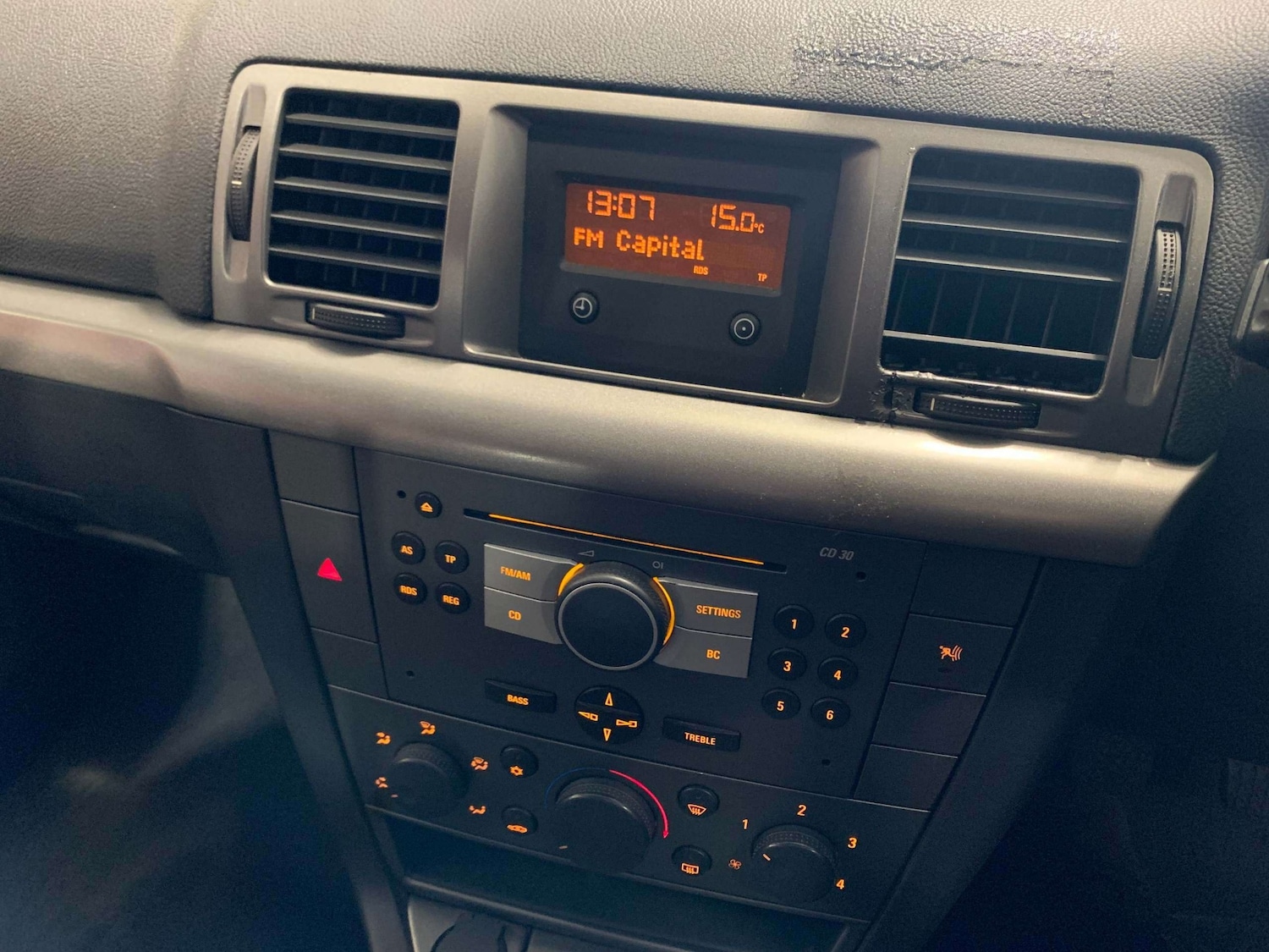 Used Vauxhall Vectra 2008 for sale - 77998438: Photo 8