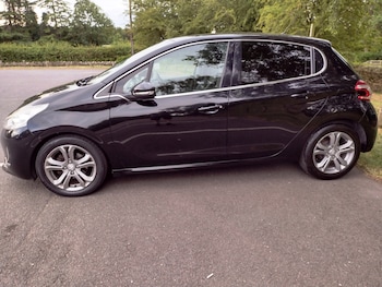 Used Peugeot 208 2014 for sale - 77564235: Photo
