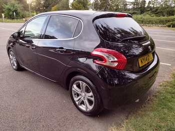 Used Peugeot 208 2014 for sale - 77564235: Photo